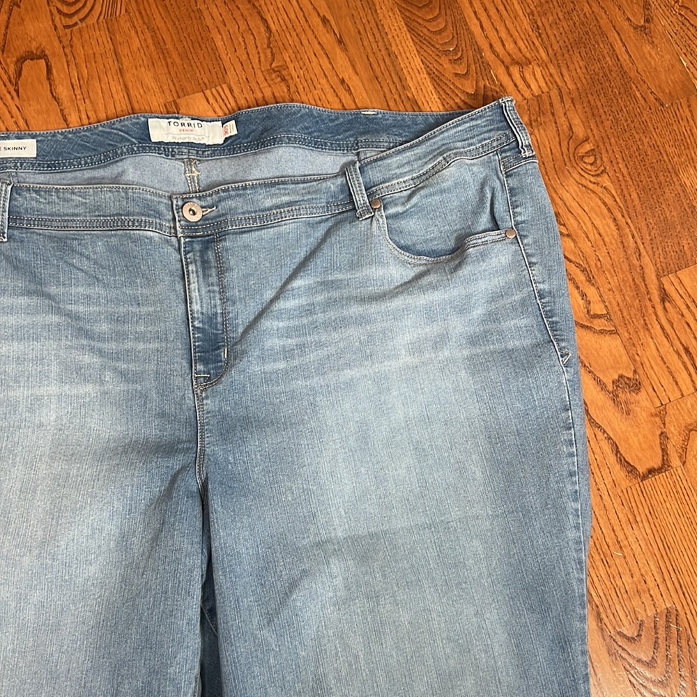 Torrid high waisted Luxe Skinny jeans - Picture 5 of 16